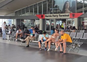 Turistët italianë: Jemi të mrekulluar nga Shqipëria