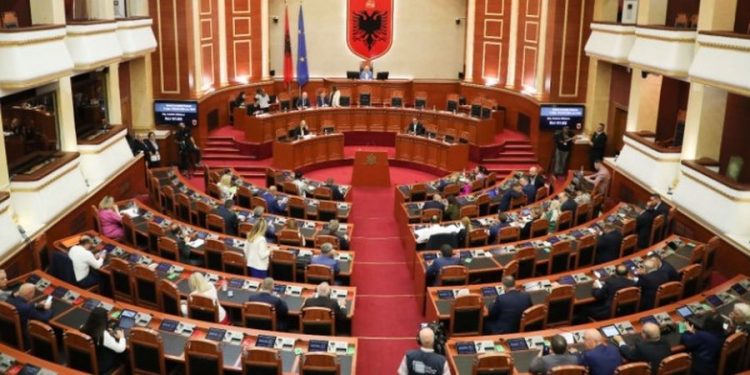 Politika “kthehet” në punë/ Rama mbledh nesër qeverinë, të hënën nis parlamenti