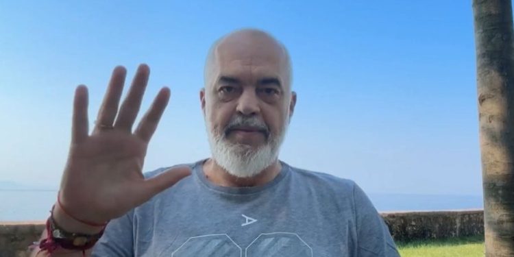 Rama nis pushimet në Dhërmi dhe flet për rritjen e turizmit: Nuk mund të thonë dot gjë as ato gojët me qime të atyre që nuk pushojnë ‘u zbraz’ Shqipëria