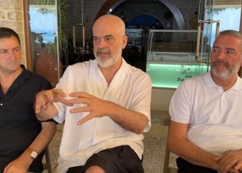 Rama fushatë për Tavon në Himarë: Në fund të tetorit, të tëra shtëpitë do të jenë të regjistruara!