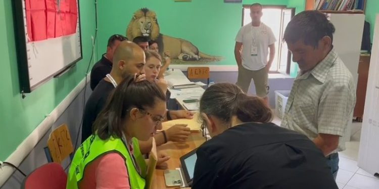 100 votues në Himarë kërkojnë të votojnë me kartë të skaduar