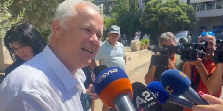 Zgjedhjet në Himarë, Gjikuria nxehet me gazetarët: Sikur keni ngrënë limona që në mëngjes