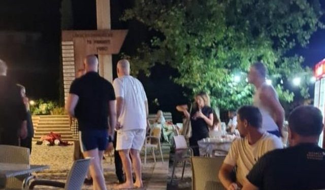 Rama këmbëzbathur në rrugët e Vunoit (FOTO)