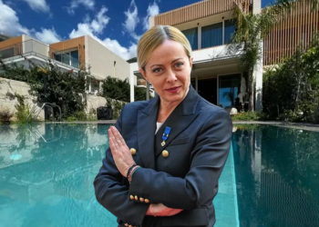 Gazeta italiane: Giorgia Meloni i ka vënë syrin një vile në Palasë me pishinë dhe pamje nga deti