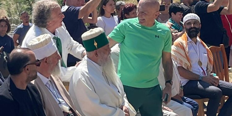 Ilir Meta në Malin e Tomorrit me Baba Mondin me uniformë jeshile: Abaz Aliu na ndihmoftë!