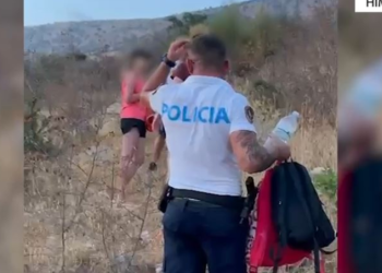 Humbën rrugën në mal, policia shpëton dy turistet çeke në Himarë