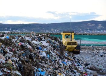 Qeveria rikthen sërish importin e plehrave