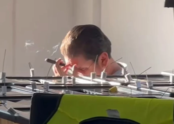 “Dorëzohet” sekretari i OMONIA-s, tymos puron, vë dorën në kokë dhe shpreh zhgënjimin për humbjen në Himarë