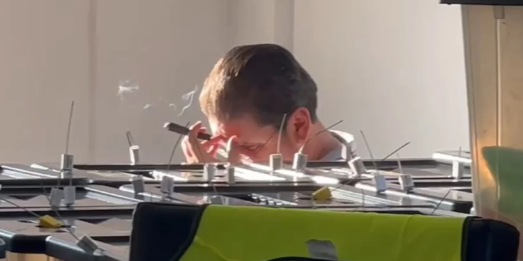 “Dorëzohet” sekretari i OMONIA-s, tymos puron, vë dorën në kokë dhe shpreh zhgënjimin për humbjen në Himarë