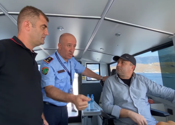 Ministri i Brendshëm inspekton vijën bregdetare, porosi policëve: Kujdes me largësinë e mjeteve lundruese nga bregu
