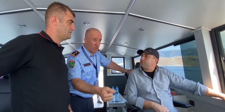 Ministri i Brendshëm inspekton vijën bregdetare, porosi policëve: Kujdes me largësinë e mjeteve lundruese nga bregu