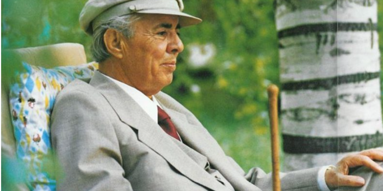 Kamarieri që shoqëronte Enver Hoxha në Drilon: Kur fliste Enveri, skuqeshim të gjithë