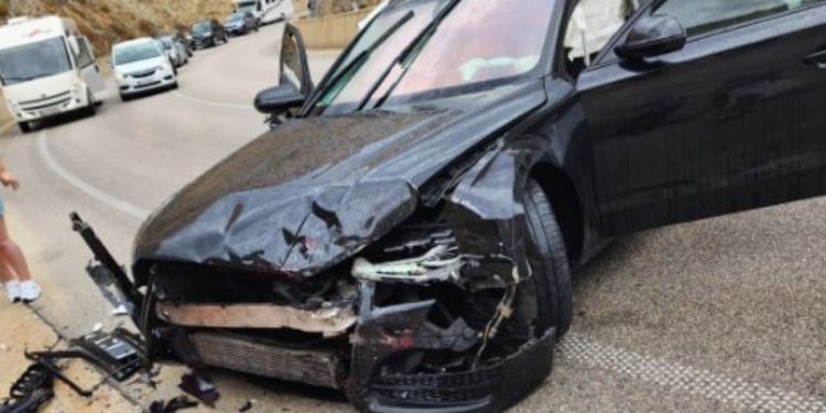 Aksident në Kardhiq-Delvinë, familja po kthehej nga pushimet në Sarandë, plagoset vajza e mitur