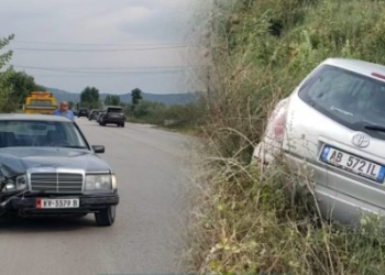 Shoferi i “Benzit” bën parakalim të gabuar, “Toyota” tenton ta shmangë por përfundon në kanal