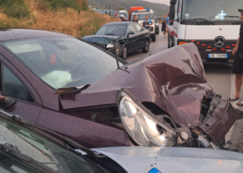 Aksident i trefishtë në Përmet, plagoset rëndë familja e turistëve, mes tyre edhe 3 fëmijë (FOTO)