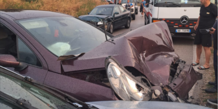 Aksident i trefishtë në Përmet, plagoset rëndë familja e turistëve, mes tyre edhe 3 fëmijë (FOTO)