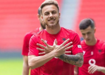 Sulmuesi kuqezi transferohet te skuadra turke