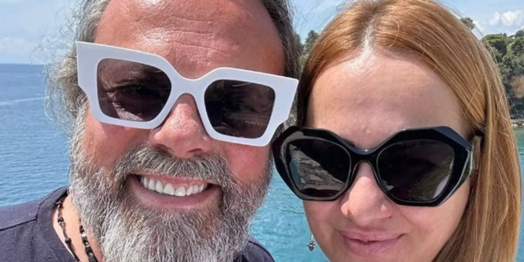 “Shkatërrove familjen për një tjetër”, gazetarja reagon pas kritikave për lidhjen me këngëtarin Endri Prifti