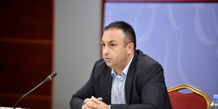 “Këmbanë alarmi”, Ministri i Brendshëm reagon pas sulmit me armë ndaj policisë