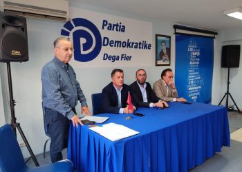 Gaz Bardhi prezantohet në Fier si drejtues politik: Së bashku të bëjmë më të mirën për PD-në