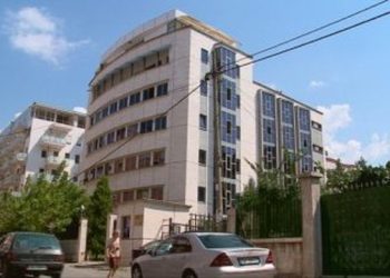 Prokuroria sekuestron pronat dhe automjetet e punonjëses së Drejtorisë së Shërbimeve Qeveritare