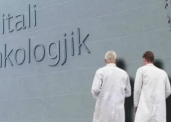 Bisedat kriminale të mjekëve të Onkologjikut: Pacienten nga Lushnja e çojmë në Fier, ka më afër edhe varrezat