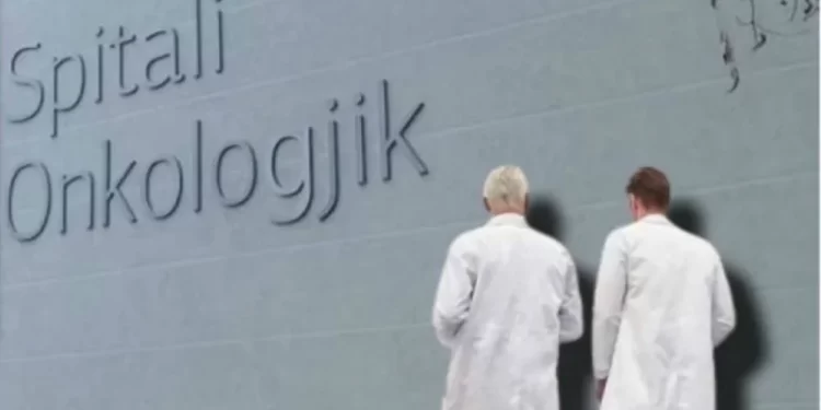 Bisedat kriminale të mjekëve të Onkologjikut: Pacienten nga Lushnja e çojmë në Fier, ka më afër edhe varrezat