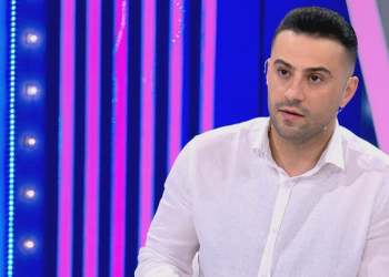 “Nëna ndërroi jetë” – Një histori e trishtë qëndron pas këngës së suksesshme “Dajo”