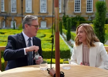 Pas Italisë edhe Anglia do të sjellë emigrantë në Shqipëri? Starmer: I hapur për dërgimin e azilkërkuesve