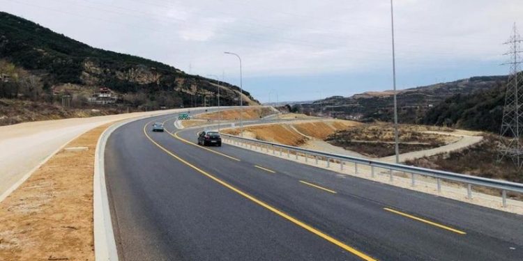 Tre projekte rrugore marrin 4.75 mld lekë shtesë