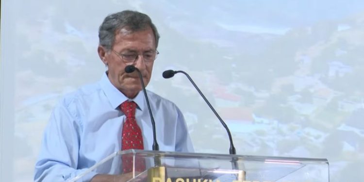 Tepelena nderon pilotin që ishte urdhëruar në ’97 të bombardonte depot e armëve në Turan