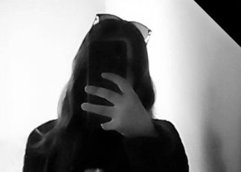 15 vjeçarja në Mallakastër bëhet nënë, gazetarja tregon detaje: Ishte dita e parë e shkollës, u kthye në shtëpi dhe lindi në tualet