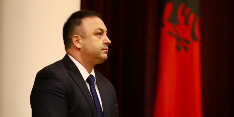 Burri dogji gruan me benzinë, reagon MB: Qytetarët të denoncojnë çdo rast të dhunës në familje