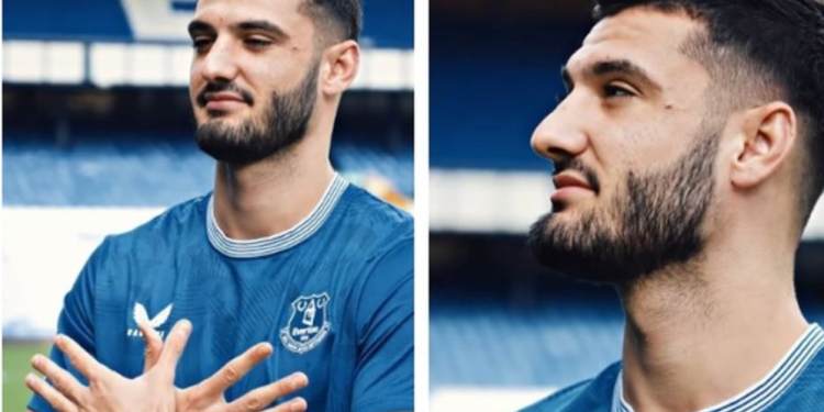 Broja prezantohet te Evertoni, sulmuesi kuqezi nuk e harron… shqiponjën (VIDEO)