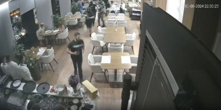 Njerëzit në panik, shihni çfarë bën RENEA brenda restorantit në Vlorë (VIDEO)