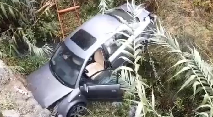 Aksident i rëndë në Ballsh, makina del nga rruga dhe bie në përrua