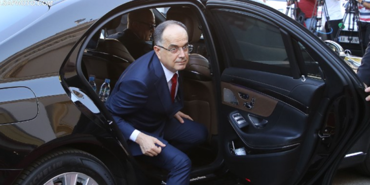 Presidenti kërkon dy makina të reja me vlerë 400 mijë euro dhe një godinë të re 4 milionë euro