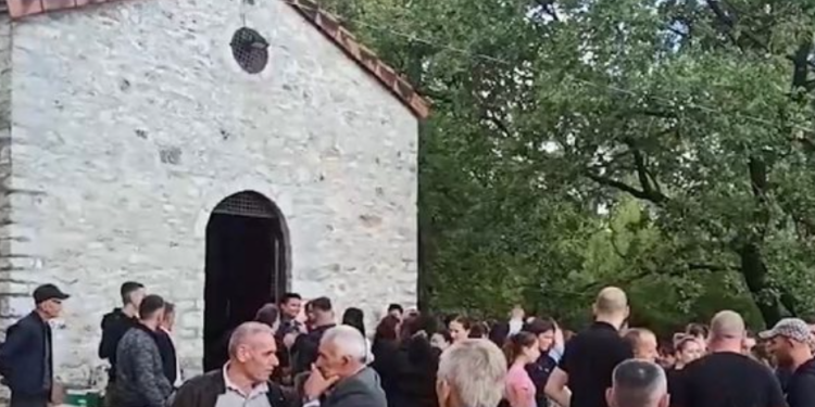 Harmonia fetare në Shqipëri/ Fshati mysliman feston “Shën Mëhillin” në kishë