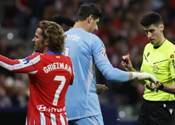 Kaos në derbin e Madridit, ndërpritet ndeshja, skuadrat në dhomat e zhveshjes!