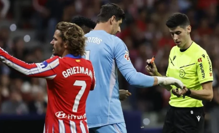 Kaos në derbin e Madridit, ndërpritet ndeshja, skuadrat në dhomat e zhveshjes!