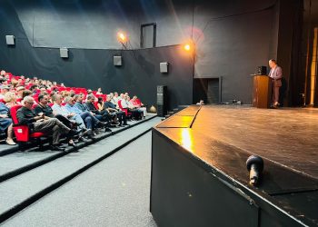 Fate Velaj i mbledh në Vlorë të gjithë, promovohet romani i tij “Mossanga”