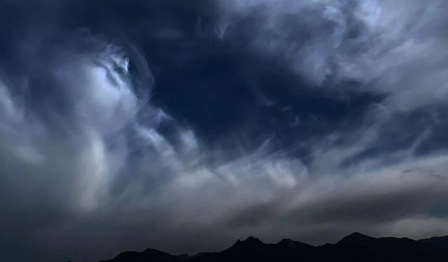 Moti, nesër mos harroni çadrat me vete