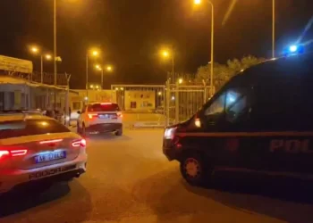 Ervin Salianji mbërrin në burgun e Fierit