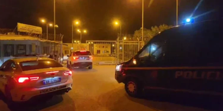 Ervin Salianji mbërrin në burgun e Fierit