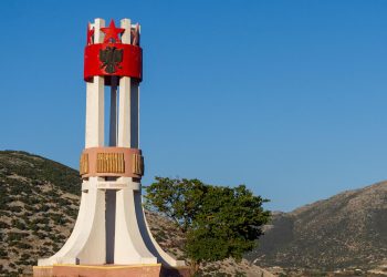 Dëmtoi murin rrethues në Progonat, nën hetim 71-vjeçarja