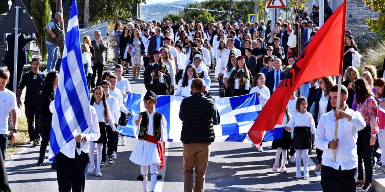 Festa kombëtare e Greqisë, ceremoni në varrezat e ushtarëve grekë në Dropull dhe Këlcyrë