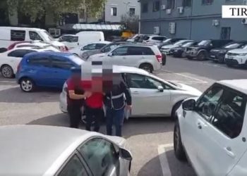 Përfituan 15 mijë euro duke mashtruar klientët, arrestohen 2 punonjës të një agjencie turistike!