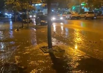 Përmirësohet situata në Vlorë, problem mbeten balta dhe inertet në rrugë