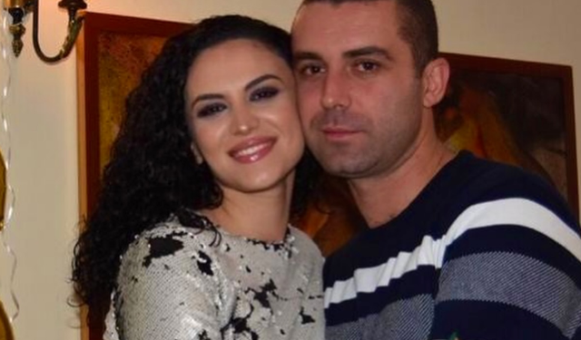 “Motrën e ka marr malli që tani për ty!” Vëllai u vetëvra me armën e shërbimit, këngëtarja bën dedikimin prekës: Dashuria do të vdes bashkë me mua…