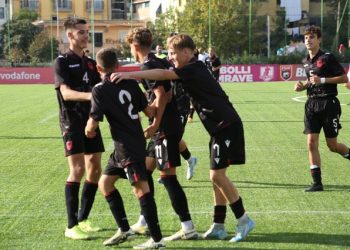 Shkëlqejnë kuqezinjtë e vegjël, Shqipëria fiton 8-1